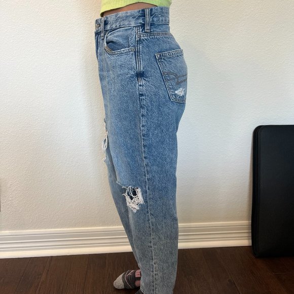 American Eagle light wash baggy ripped jeans, size 4 short - Picture 11 of 11